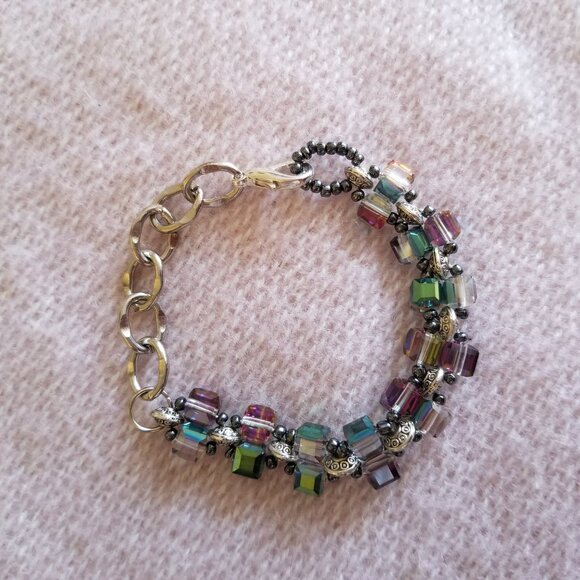 New handmade woven crystal bracelet with iridescent crystal cube beads - Picture 9 of 10
